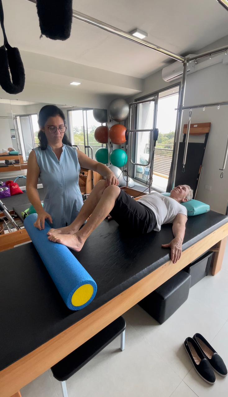 Fisioterapia Fisiolume - Mulher fazendo fisioterapia